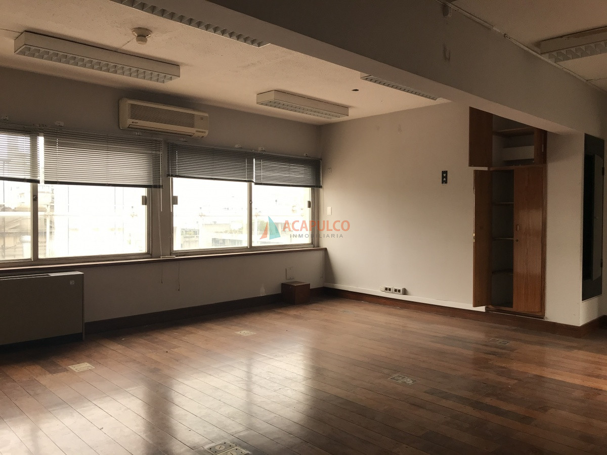 Local Comercial ID.5395 - Amplia oficina en piso alto con hermosas vistas