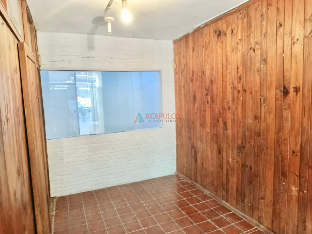 Local Comercial ID.6450 - ALQUILER ANUAL LOCAL CERCA DEL PUERTO!!