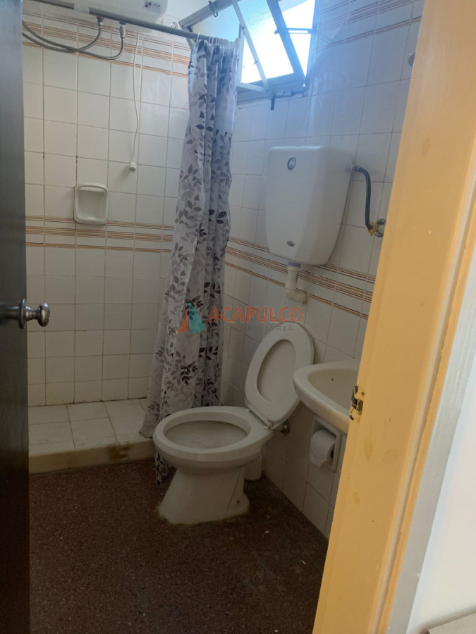 Local Comercial ID.6343 - DOS LOCALES COMERCIALES CON APARTAMENTOS Y DEPOSITO EN ALQUILER 