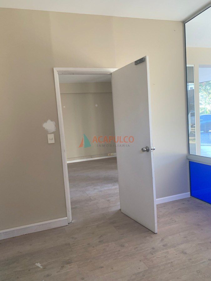 Local Comercial ID.6343 - DOS LOCALES COMERCIALES CON APARTAMENTOS Y DEPOSITO EN ALQUILER 