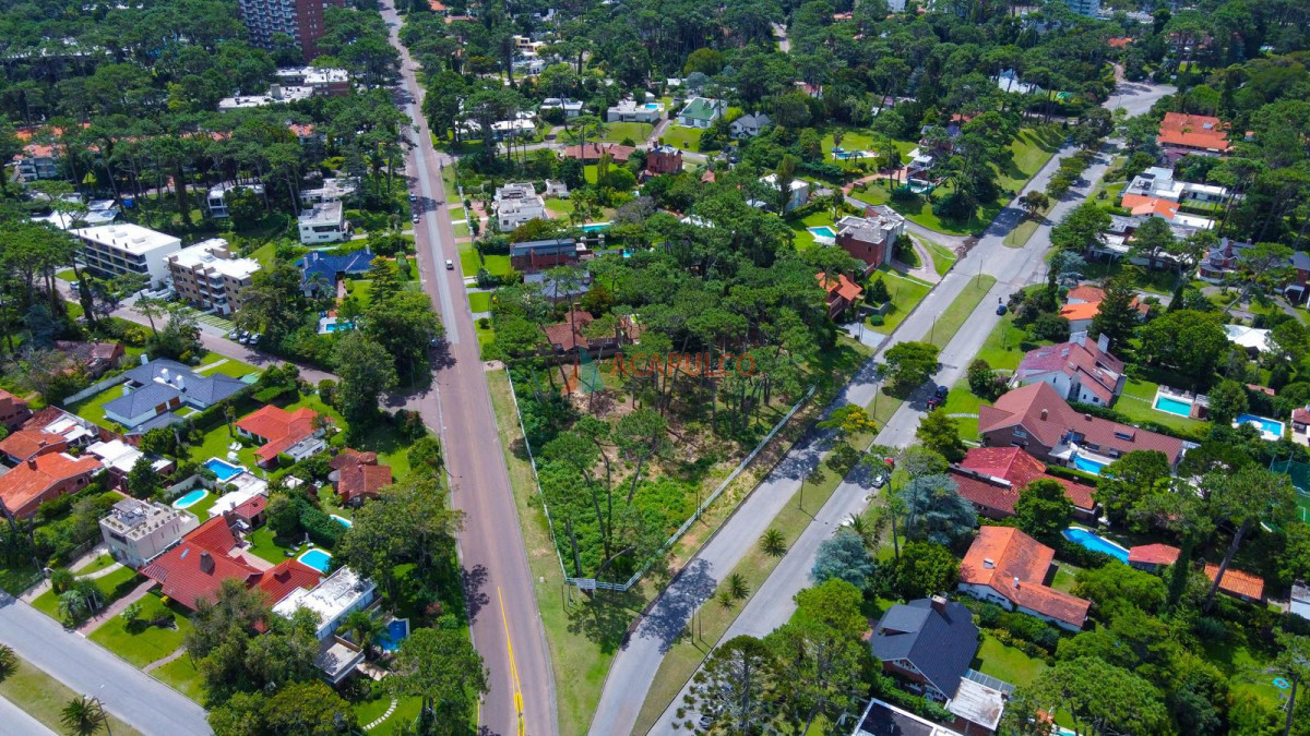 Terreno ID.6513 - TERRENO EN PLAYA MANSA PARA EDIFICIO