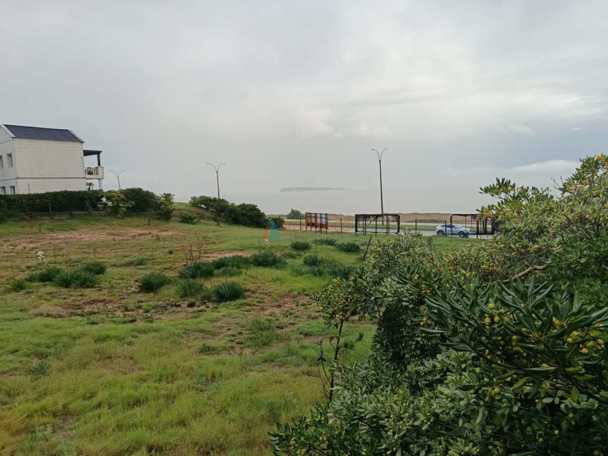 Terreno ID.6438 - VENDE TERRENO FRENTE A PLAYA MANSA!!