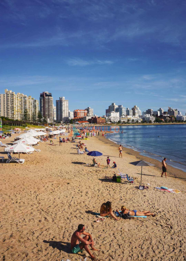 Terreno ID.6513 - TERRENO EN PLAYA MANSA PARA EDIFICIO