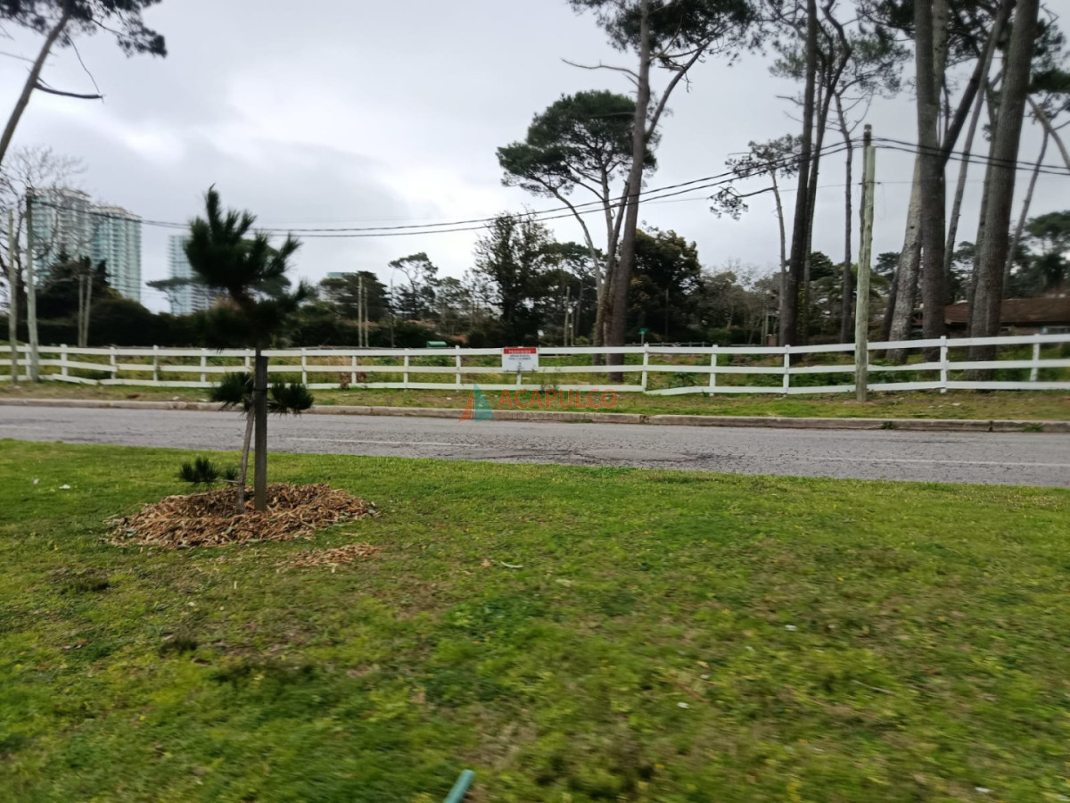 Terreno ID.6513 - TERRENO EN PLAYA MANSA PARA EDIFICIO