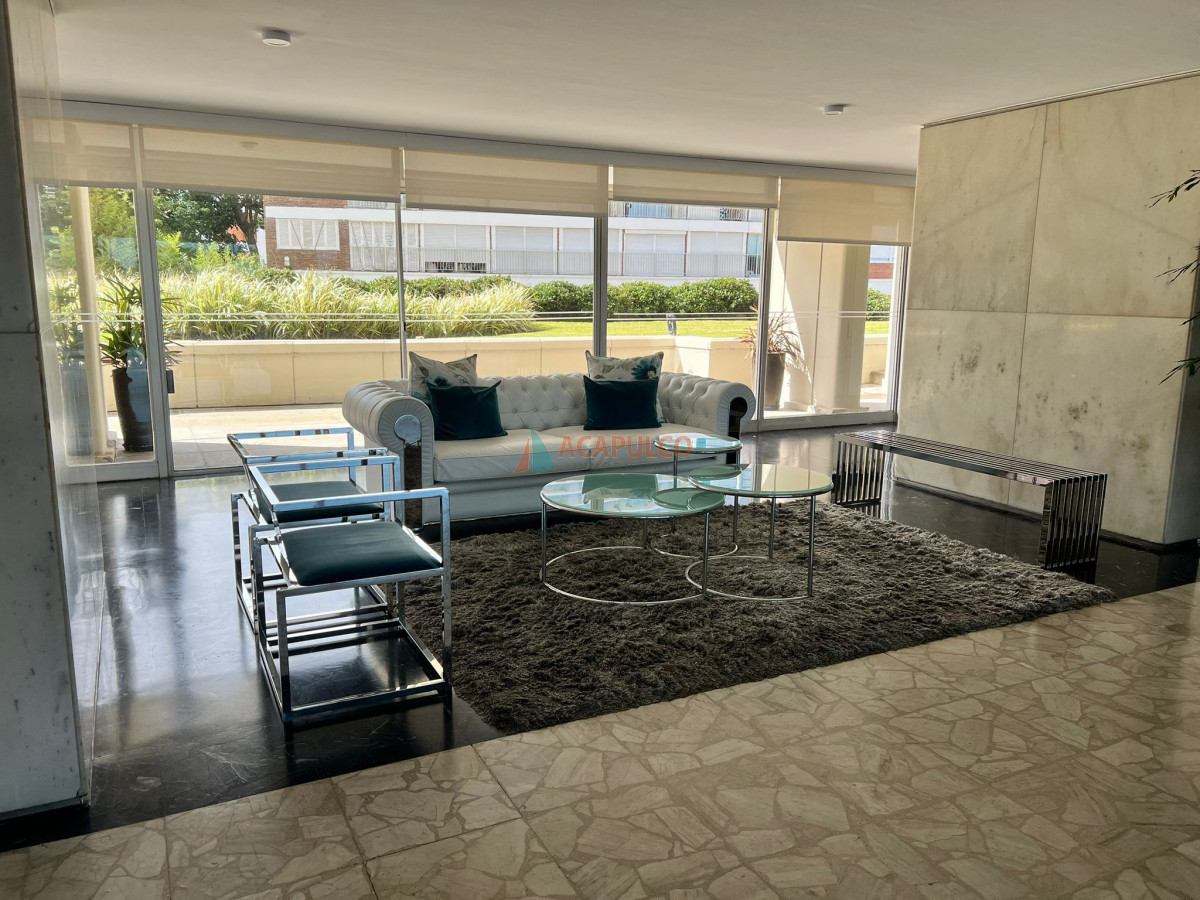 Apartamento Ref.4730/Espléndido-semipiso-4-dorm.-y-servicio-frente-al-mar-en-la-Mansa---Tequendama - Espléndido semipiso 4 dorm. y servicio frente al mar en la Mansa - Tequendama