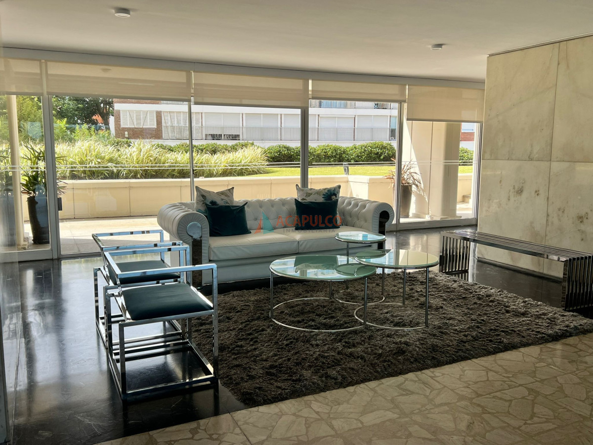 Apartamento Ref.4730/Espléndido-semipiso-4-dorm.-y-servicio-frente-al-mar-en-la-Mansa---Tequendama - Espléndido semipiso 4 dorm. y servicio frente al mar en la Mansa - Tequendama