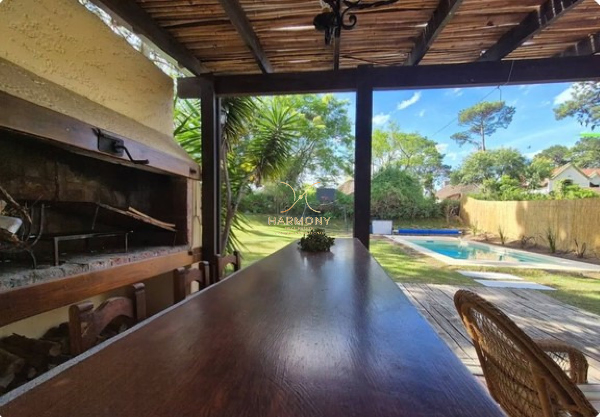 Casa ID.24 - Alquiler de Verano, 3 dormitorios, piscina climatizada, Pinares, Punta del Este
