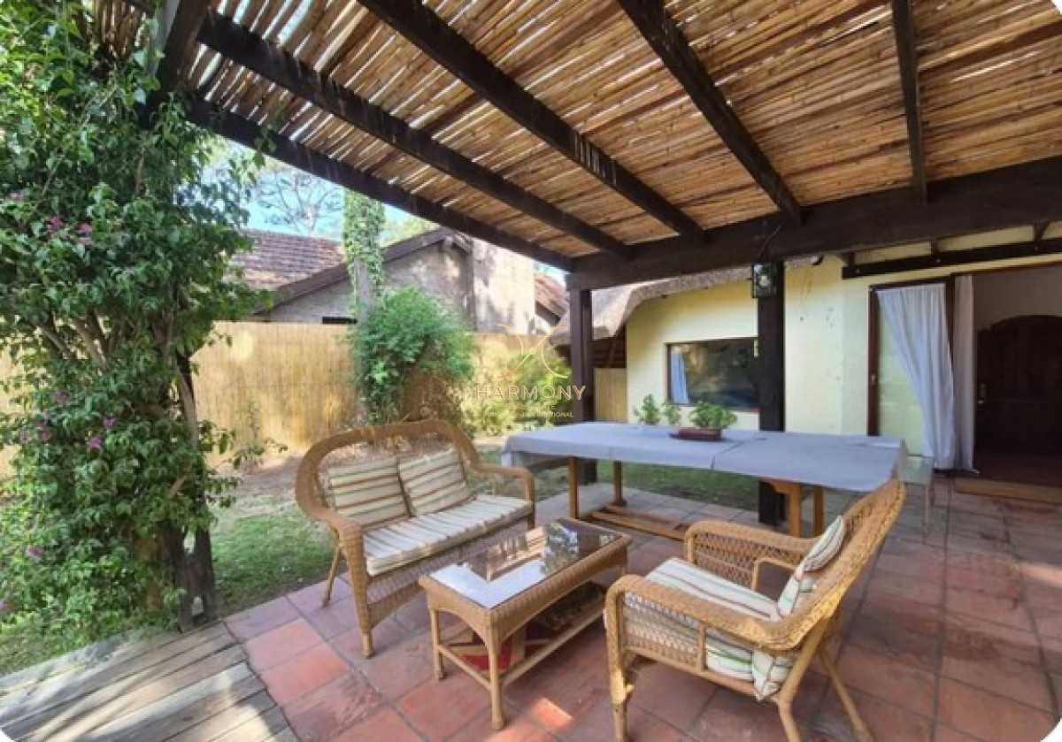Casa ID.24 - Alquiler de Verano, 3 dormitorios, piscina climatizada, Pinares, Punta del Este