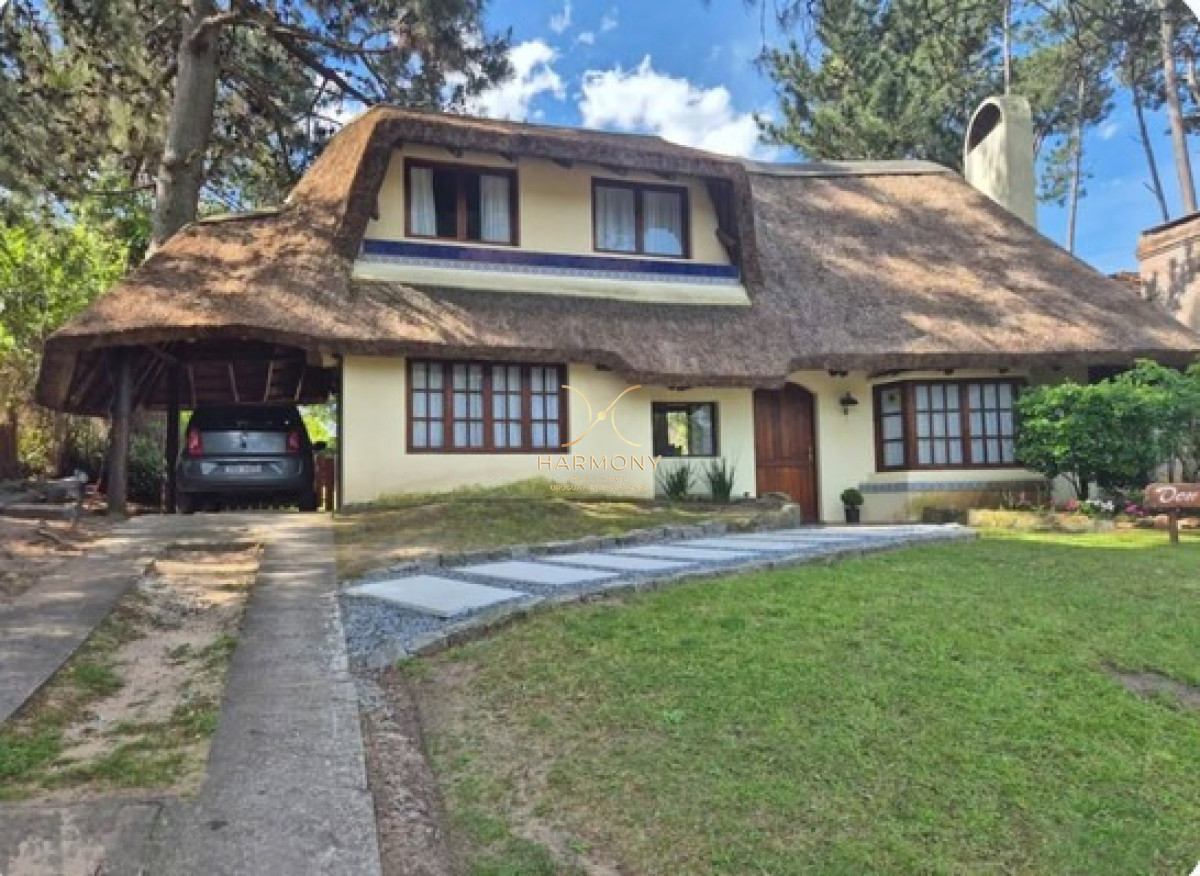 Casa ID.24 - Alquiler de Verano, 3 dormitorios, piscina climatizada, Pinares, Punta del Este