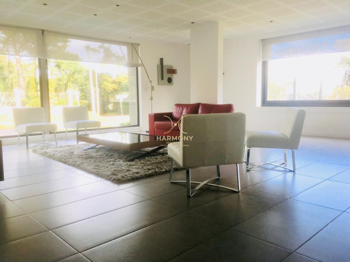 Apartamento ID.30 - Venta apartamento, 1 dormitorio, amplio balcon con vista, Playa Mansa, Punta del Este