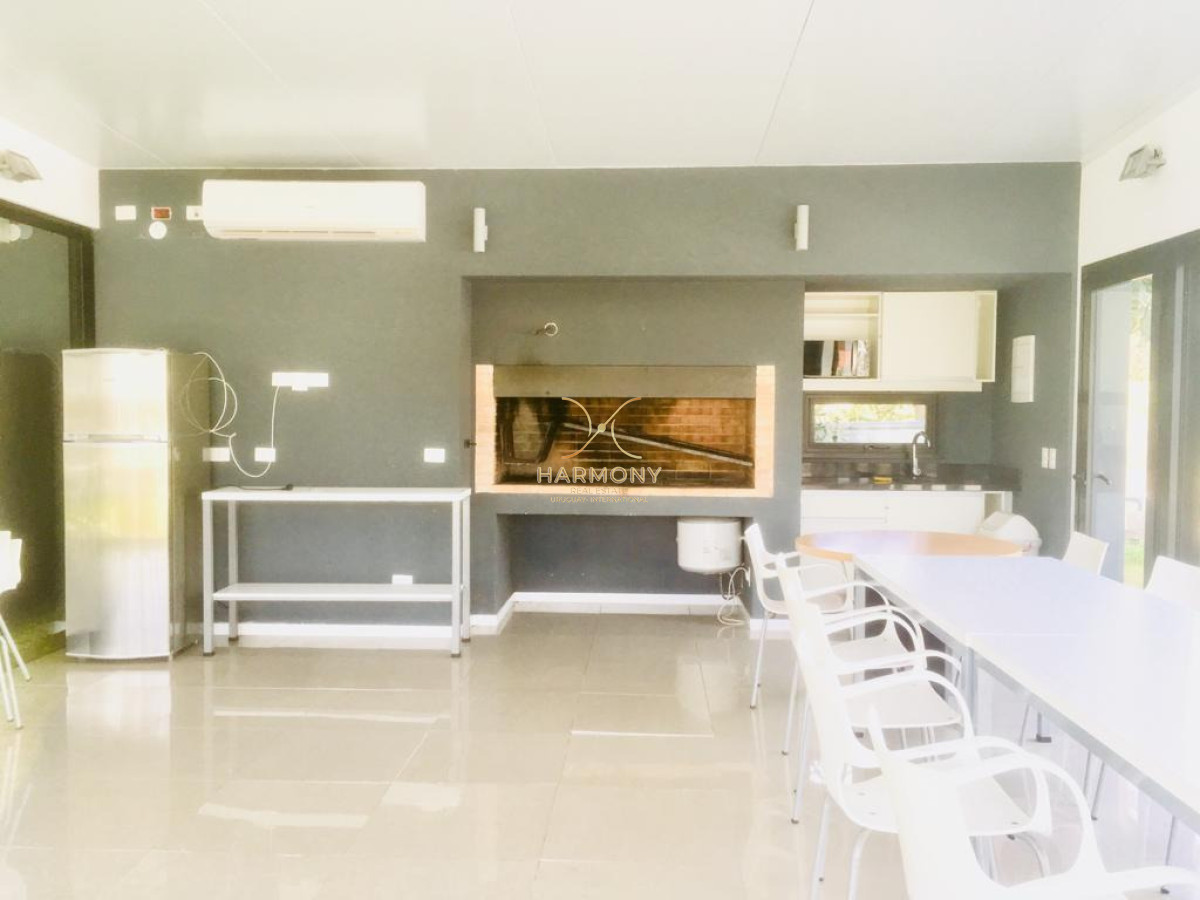 Apartamento ID.30 - Venta apartamento, 1 dormitorio, amplio balcon con vista, Playa Mansa, Punta del Este