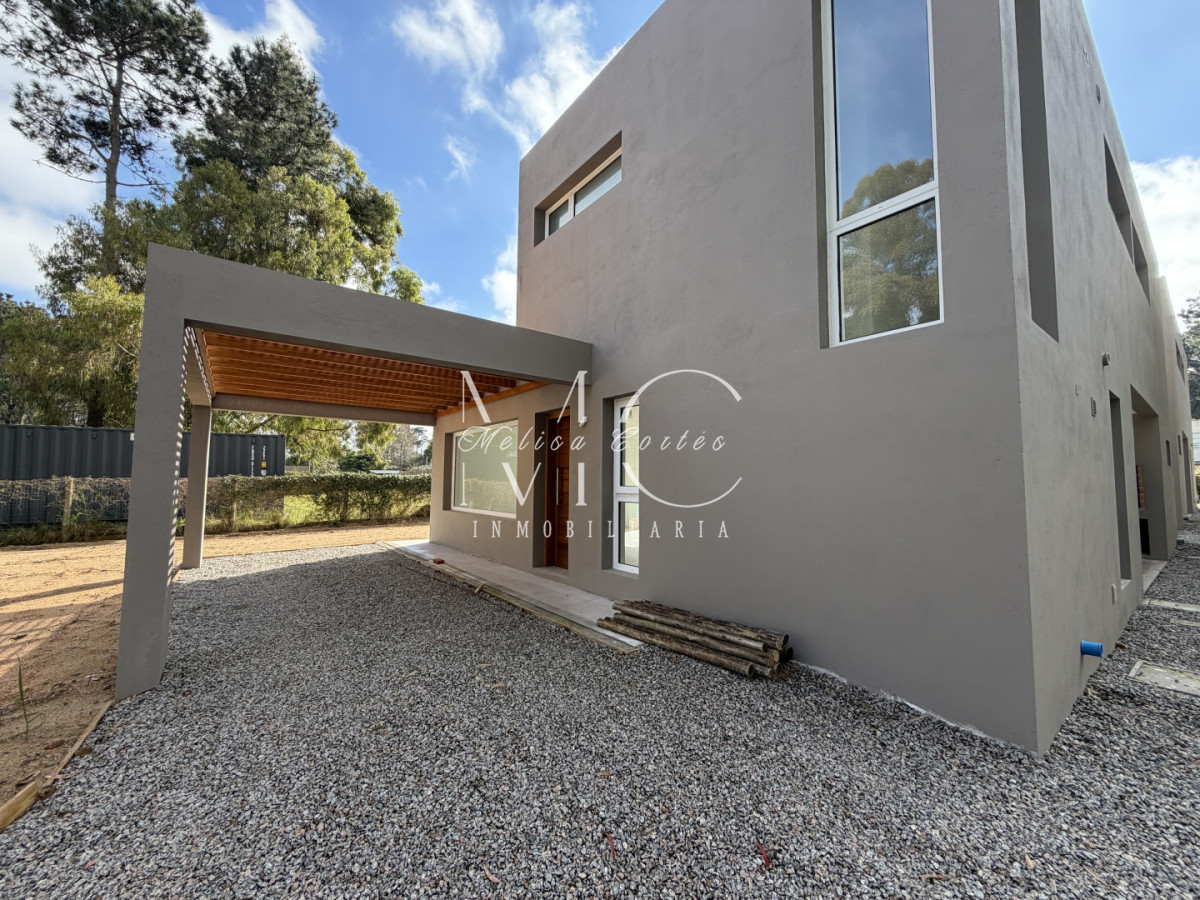 Casa ID.641 - Alquiler anual , a estrenar 3 dormitorios , 2 baños 