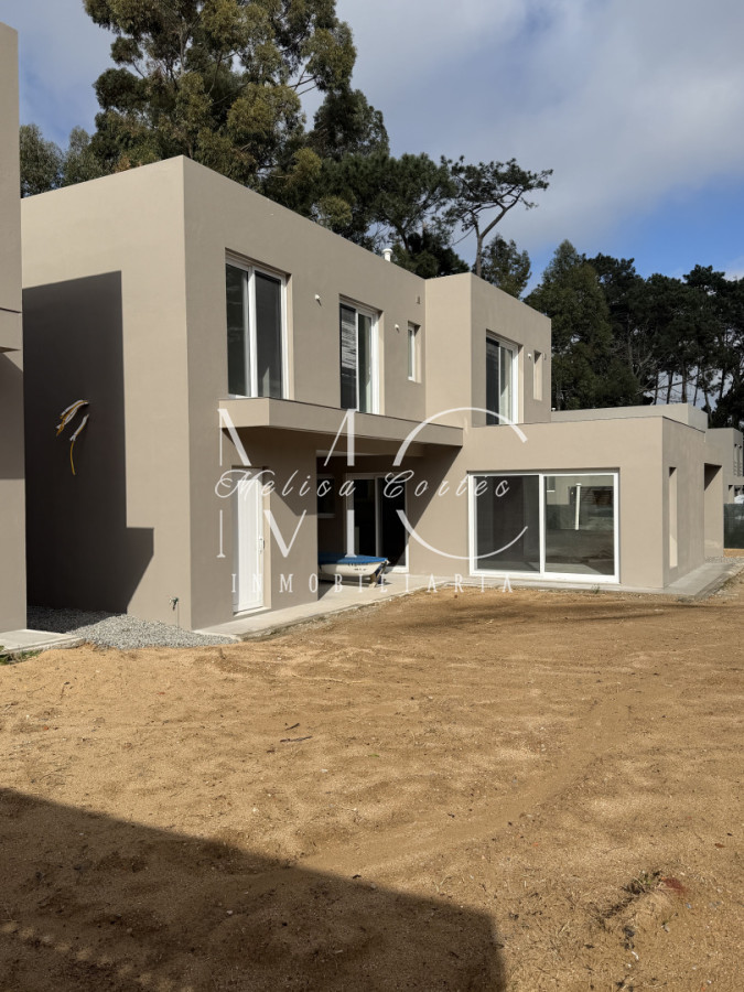 Casa ID.641 - Alquiler anual , a estrenar 3 dormitorios , 2 baños 