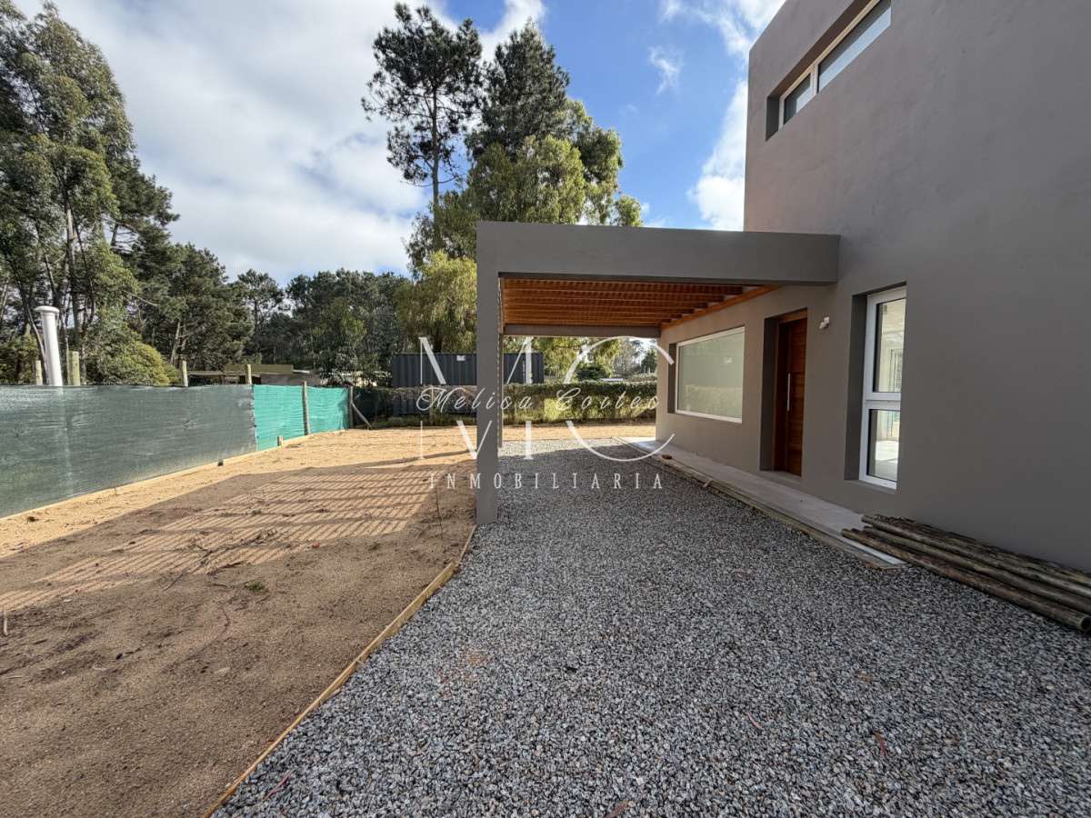 Casa ID.641 - Alquiler anual , a estrenar 3 dormitorios , 2 baños 