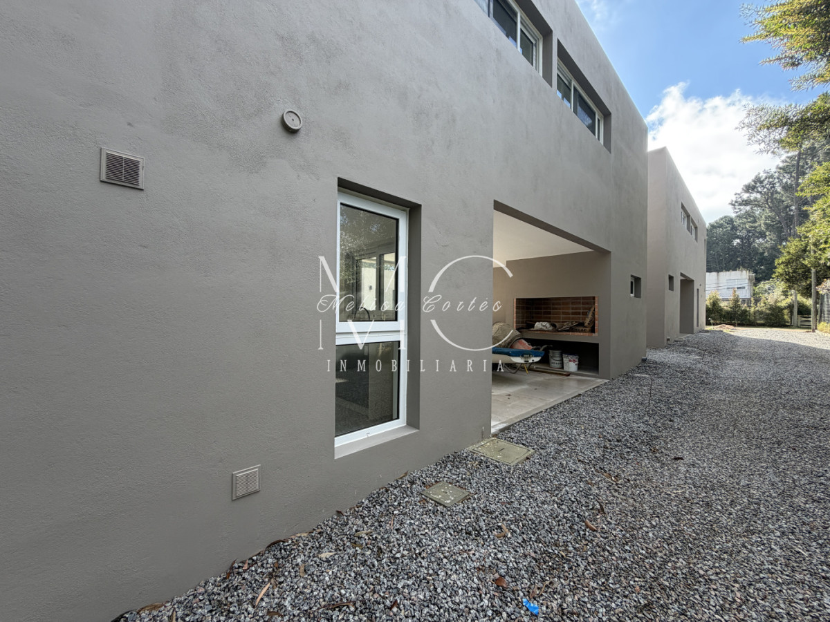 Casa ID.641 - Alquiler anual , a estrenar 3 dormitorios , 2 baños 