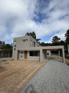 Alquiler anual , a estrenar 3 dormitorios , 2 baños 