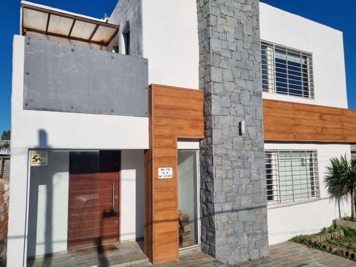 VENTA CASA 3 DORM FRENTE A CAR ONE SOLYMAR