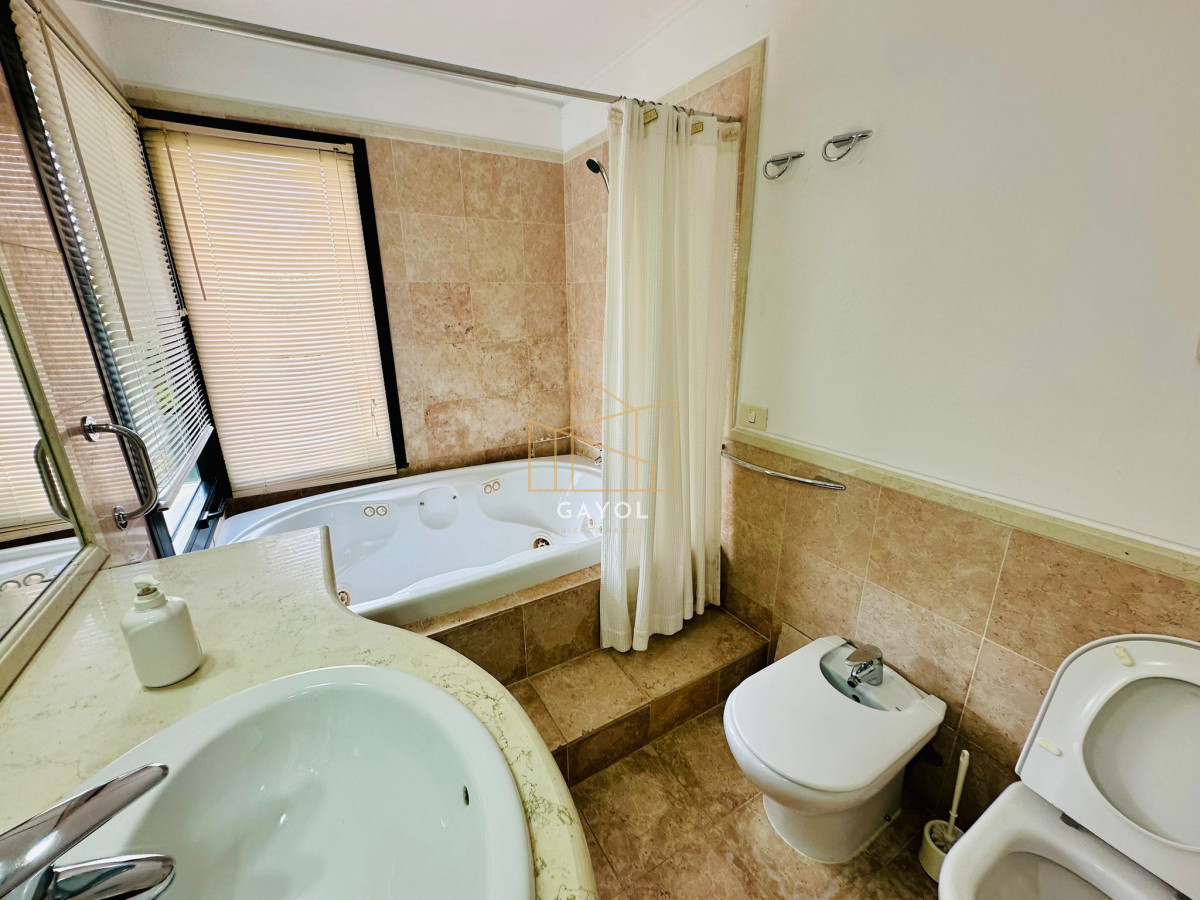 Apartamento ID.575 - Alquiler y venta tres dormitorios en rincón del indio