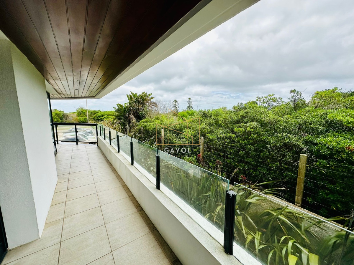 Apartamento ID.575 - Alquiler y venta tres dormitorios en rincón del indio