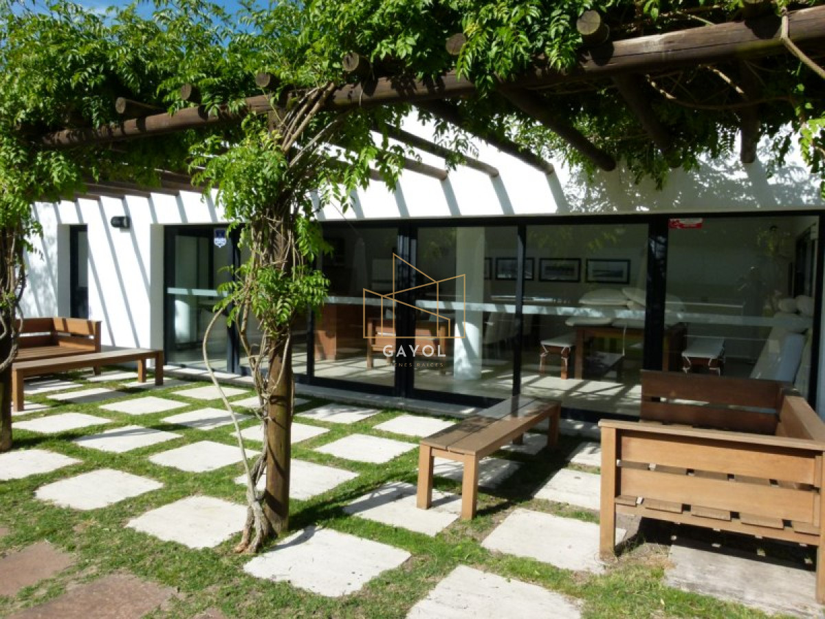 Apartamento ID.575 - Alquiler y venta tres dormitorios en rincón del indio