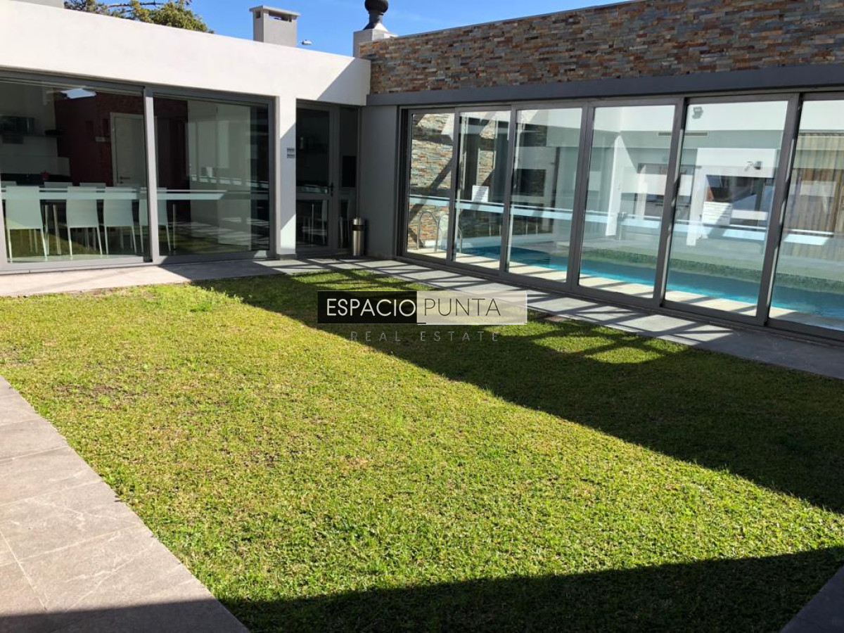Apartamento ID.110 - Departamento en alquiler en playa brava