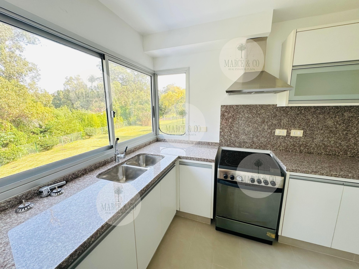 Apartamento ID.573 - Apartamento en venta 2 dormitorios, Altos del Golf, Playa Brava!