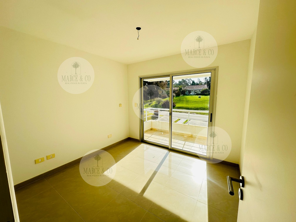 Apartamento ID.573 - Apartamento en venta 2 dormitorios, Altos del Golf, Playa Brava!