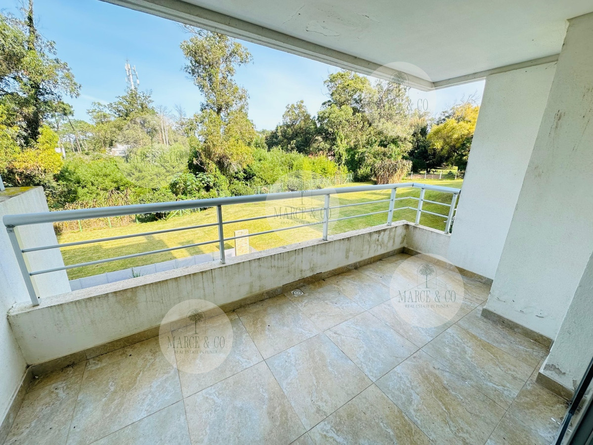 Apartamento ID.573 - Apartamento en venta 2 dormitorios, Altos del Golf, Playa Brava!