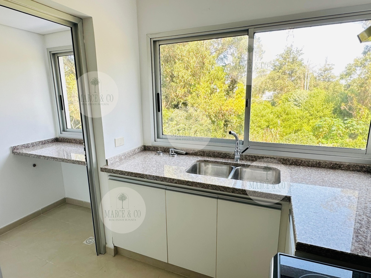 Apartamento ID.573 - Apartamento en venta 2 dormitorios, Altos del Golf, Playa Brava!