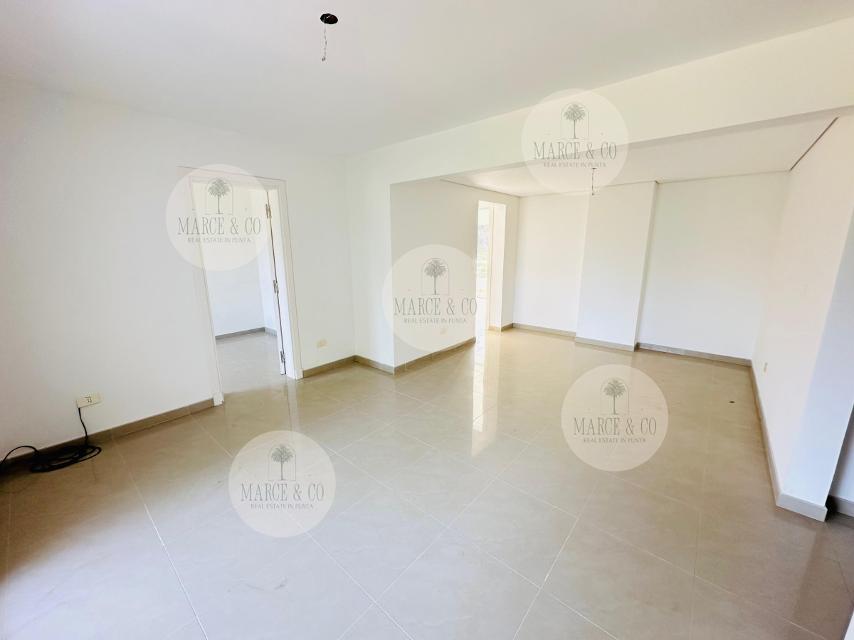 Apartamento ID.573 - Apartamento en venta 2 dormitorios, Altos del Golf, Playa Brava!