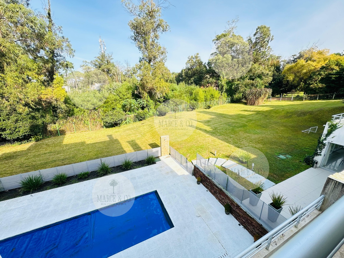 Apartamento ID.573 - Apartamento en venta 2 dormitorios, Altos del Golf, Playa Brava!