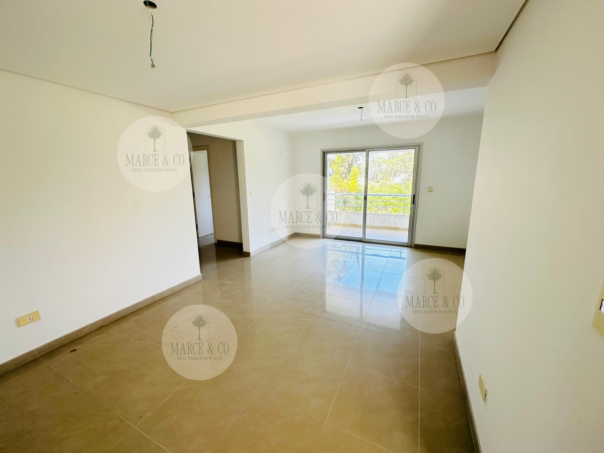 Apartamento ID.573 - Apartamento en venta 2 dormitorios, Altos del Golf, Playa Brava!