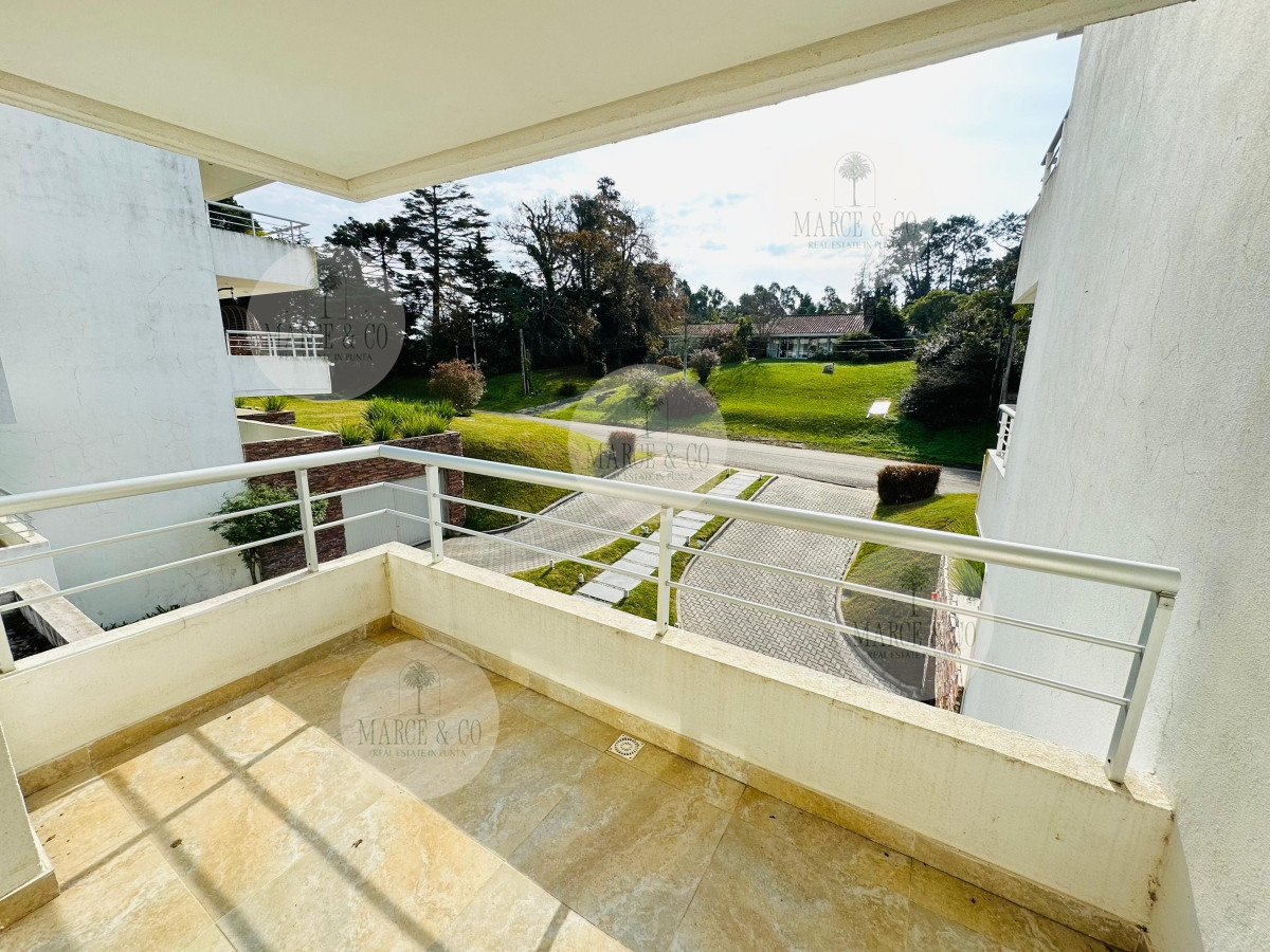Apartamento ID.573 - Apartamento en venta 2 dormitorios, Altos del Golf, Playa Brava!