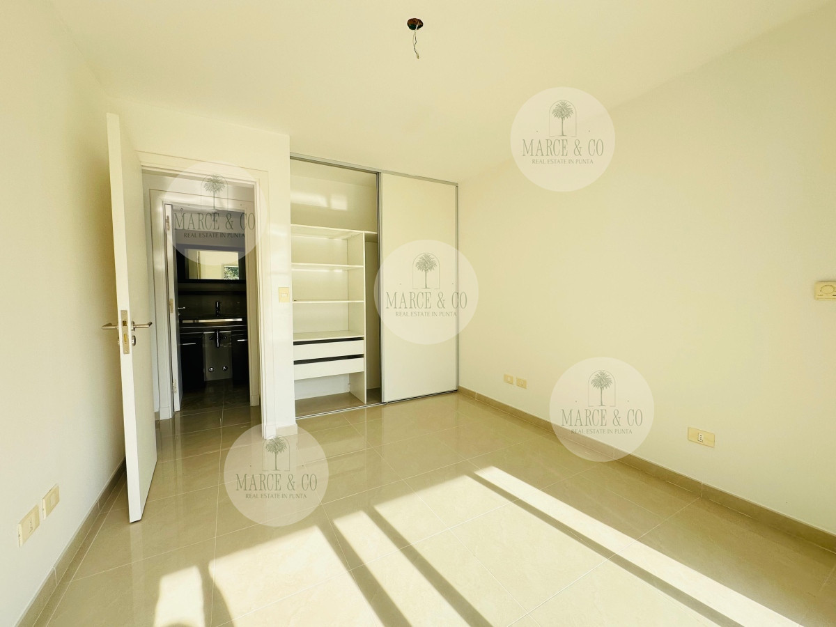 Apartamento ID.573 - Apartamento en venta 2 dormitorios, Altos del Golf, Playa Brava!