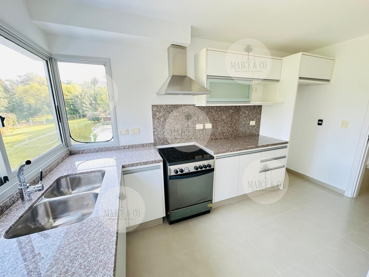 Apartamento ID.573 - Apartamento en venta 2 dormitorios, Altos del Golf, Playa Brava!
