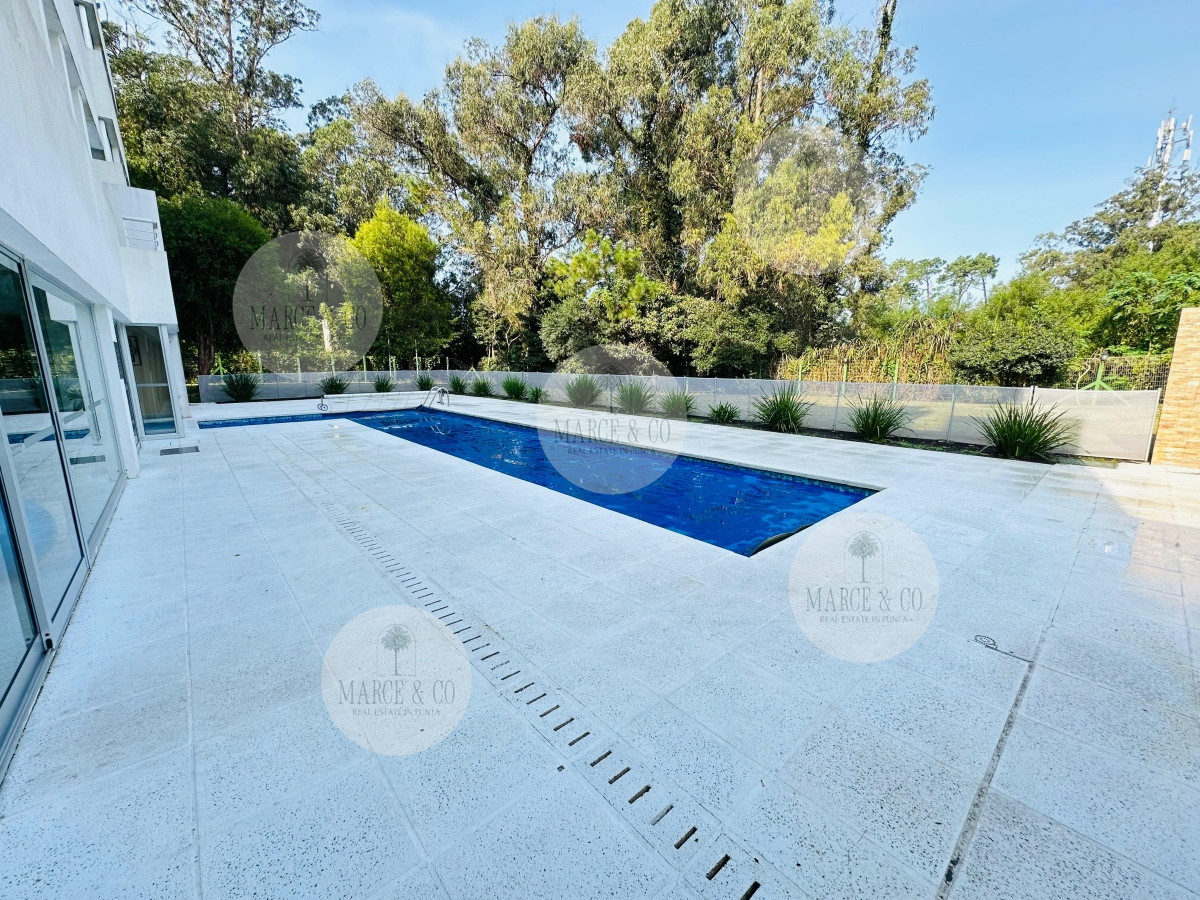 Apartamento ID.573 - Apartamento en venta 2 dormitorios, Altos del Golf, Playa Brava!