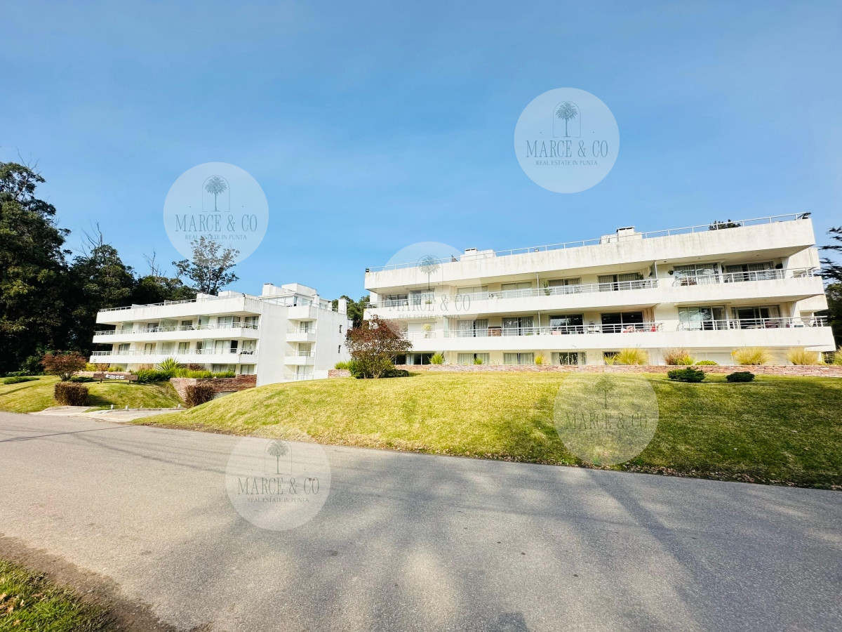 Apartamento ID.573 - Apartamento en venta 2 dormitorios, Altos del Golf, Playa Brava!