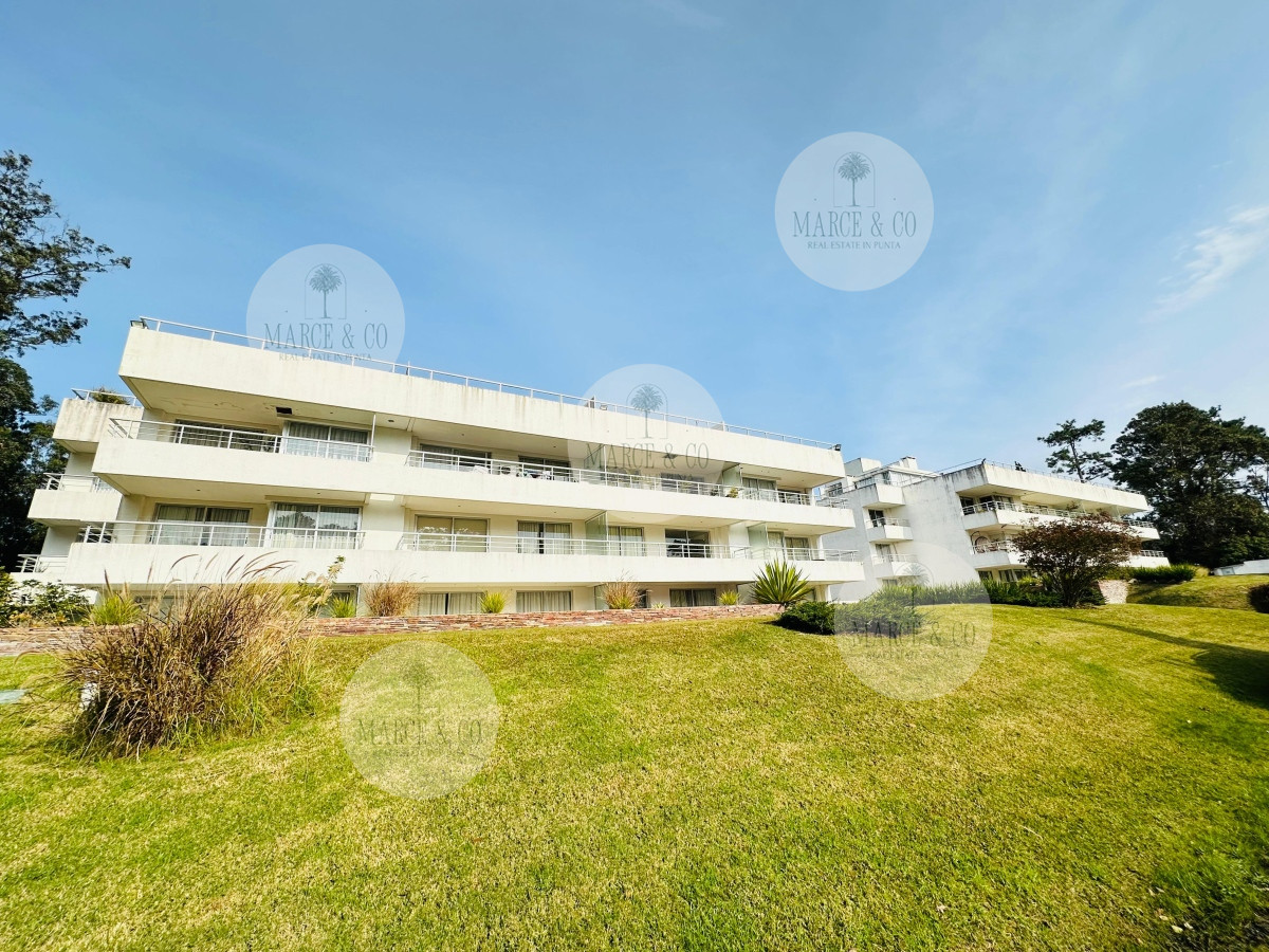Apartamento ID.573 - Apartamento en venta 2 dormitorios, Altos del Golf, Playa Brava!