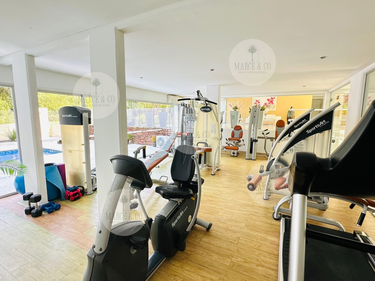 Apartamento ID.573 - Apartamento en venta 2 dormitorios, Altos del Golf, Playa Brava!