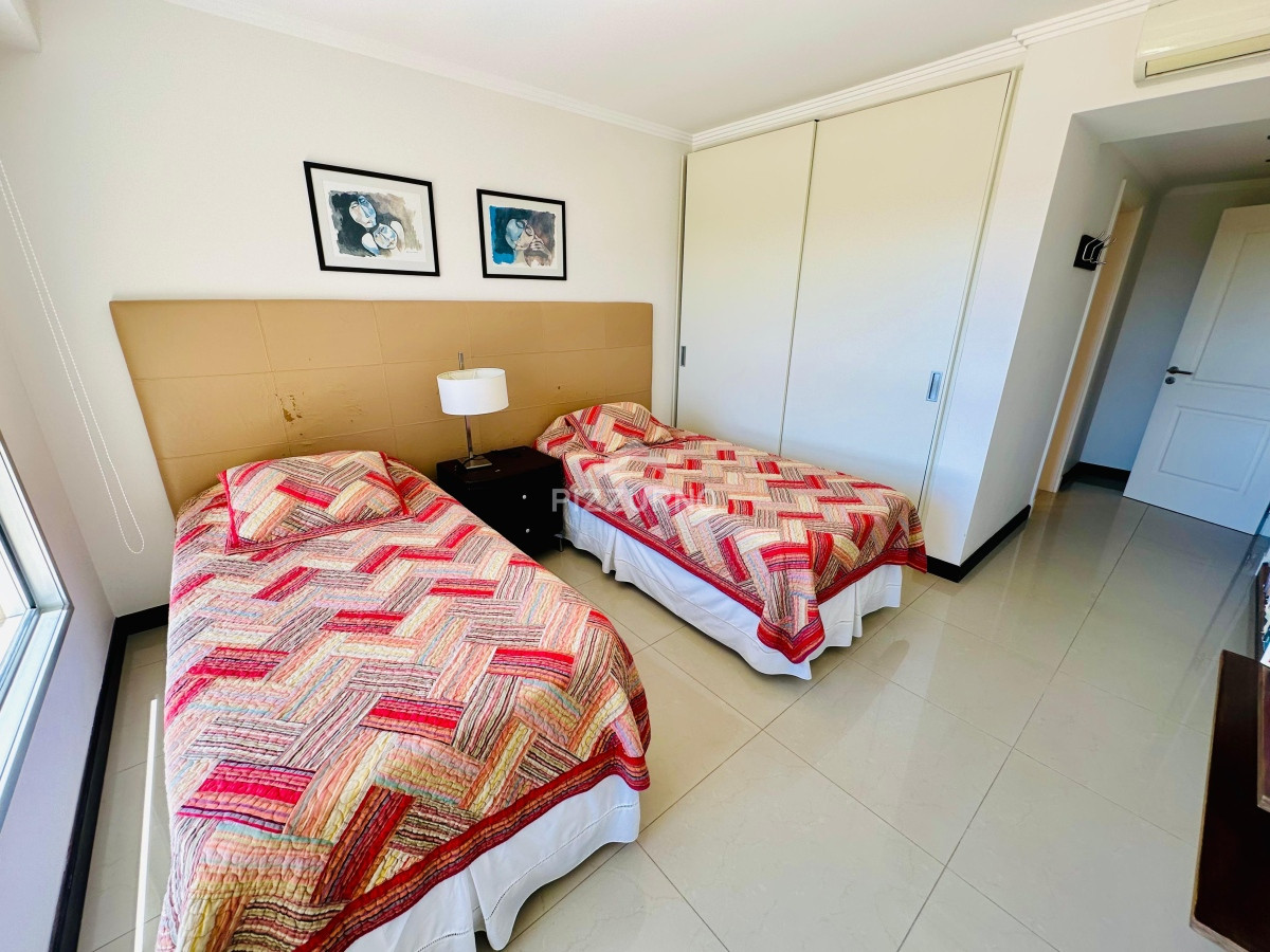 Apartamento Ref.915 - Departamento primera fila brava, tres dormitorios en suite