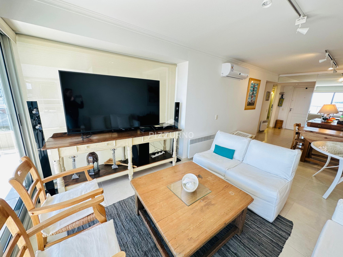 Apartamento Ref.103 - Departamento en playa mansa con parrillero propio