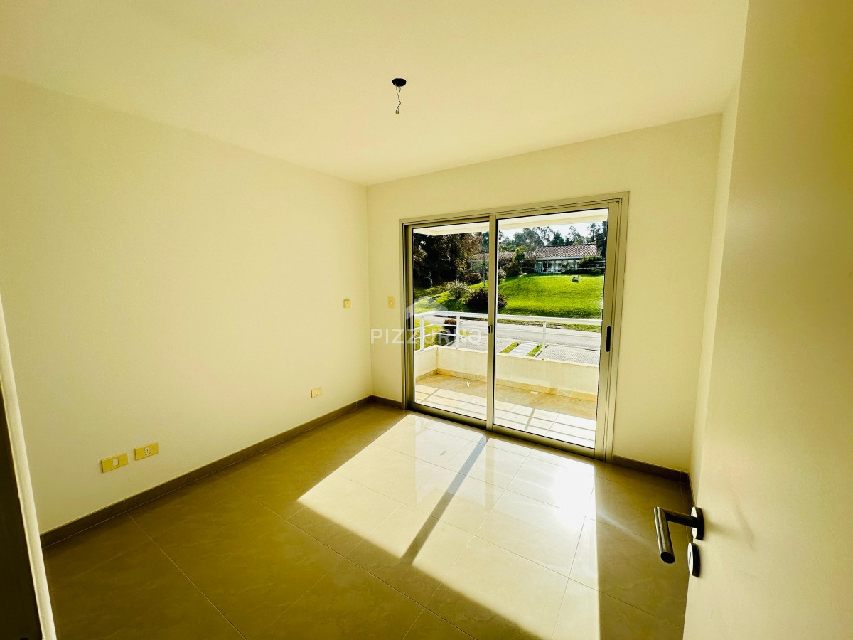 Apartamento Ref.986 - Apartamento en venta 2 dormitorios, Altos del Golf, Playa Brava!