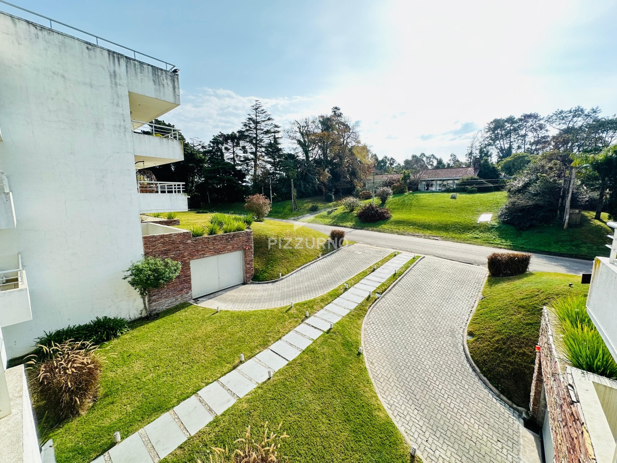 Apartamento Ref.986 - Apartamento en venta 2 dormitorios, Altos del Golf, Playa Brava!