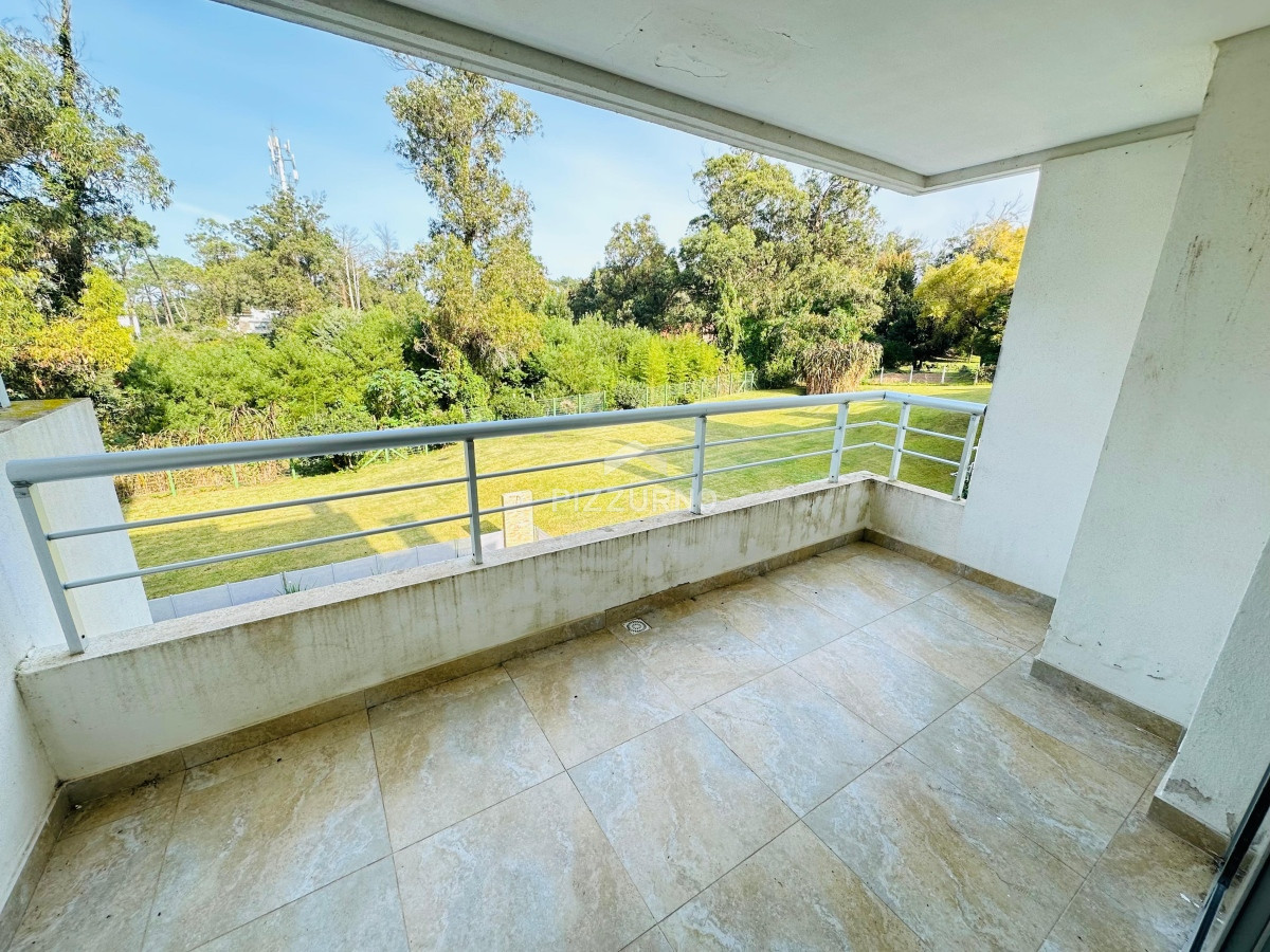 Apartamento Ref.986 - Apartamento en venta 2 dormitorios, Altos del Golf, Playa Brava!