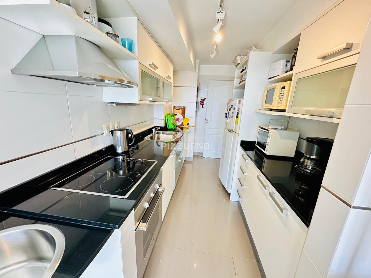 Apartamento Ref.103 - Departamento en playa mansa con parrillero propio