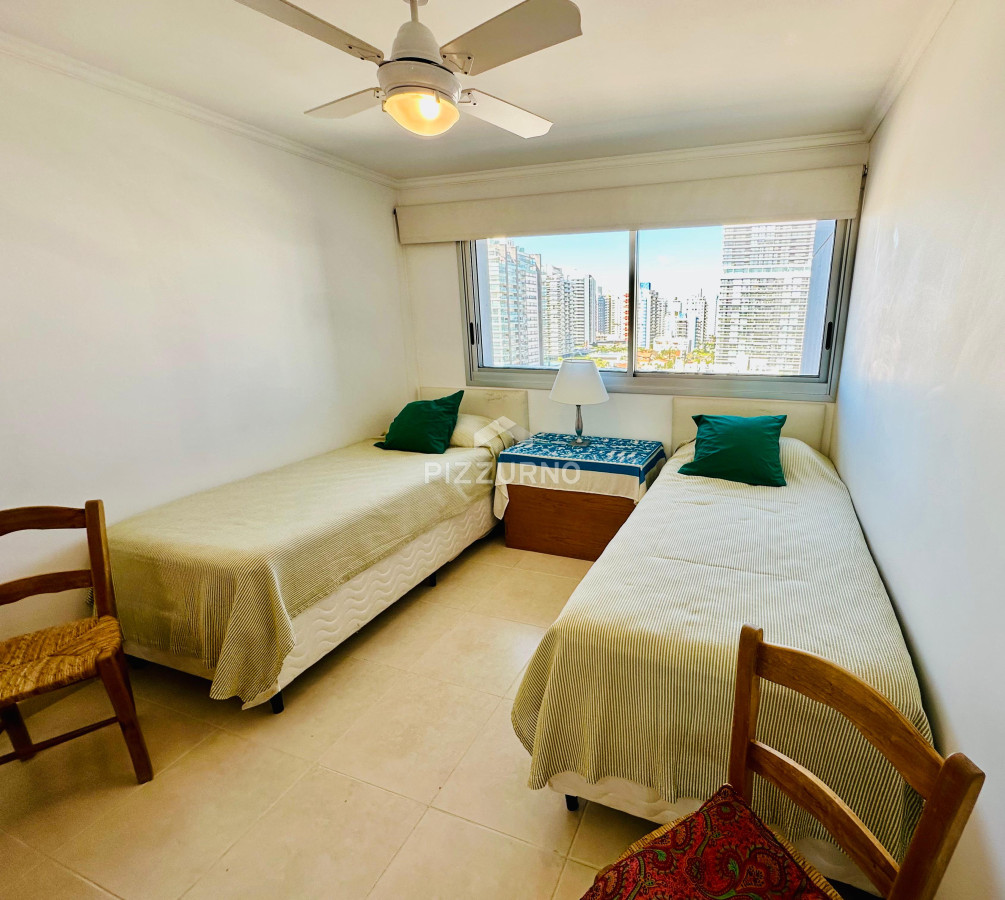 Apartamento Ref.103 - Departamento en playa mansa con parrillero propio