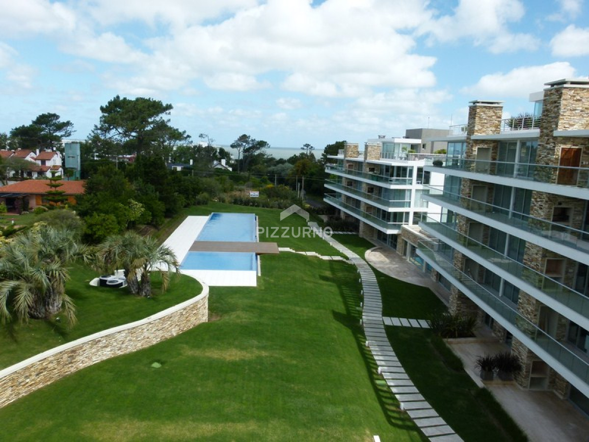 Apartamento Ref.137 - Hermoso Pent House con pileta propia