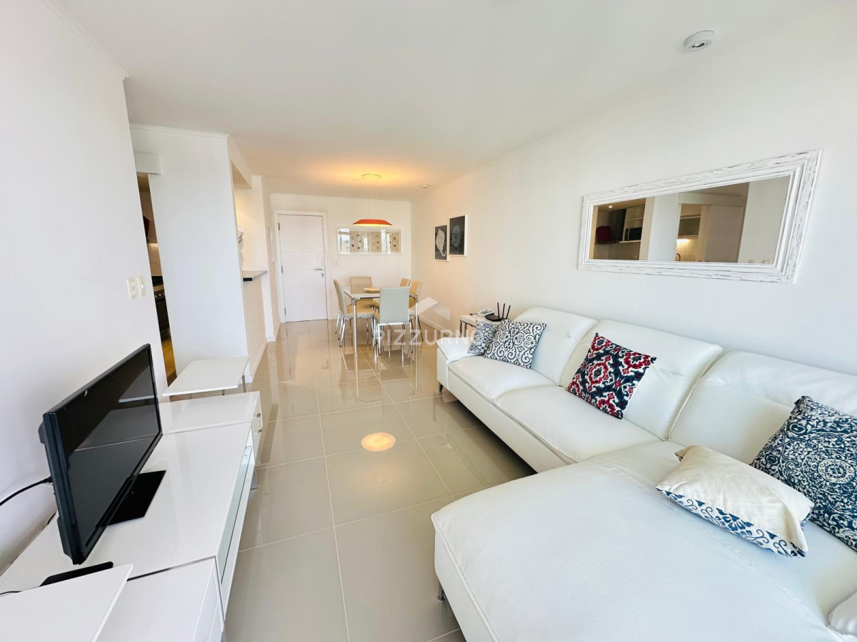 Apartamento Ref.132 - Departamento en alquiler en edificio con servicios.