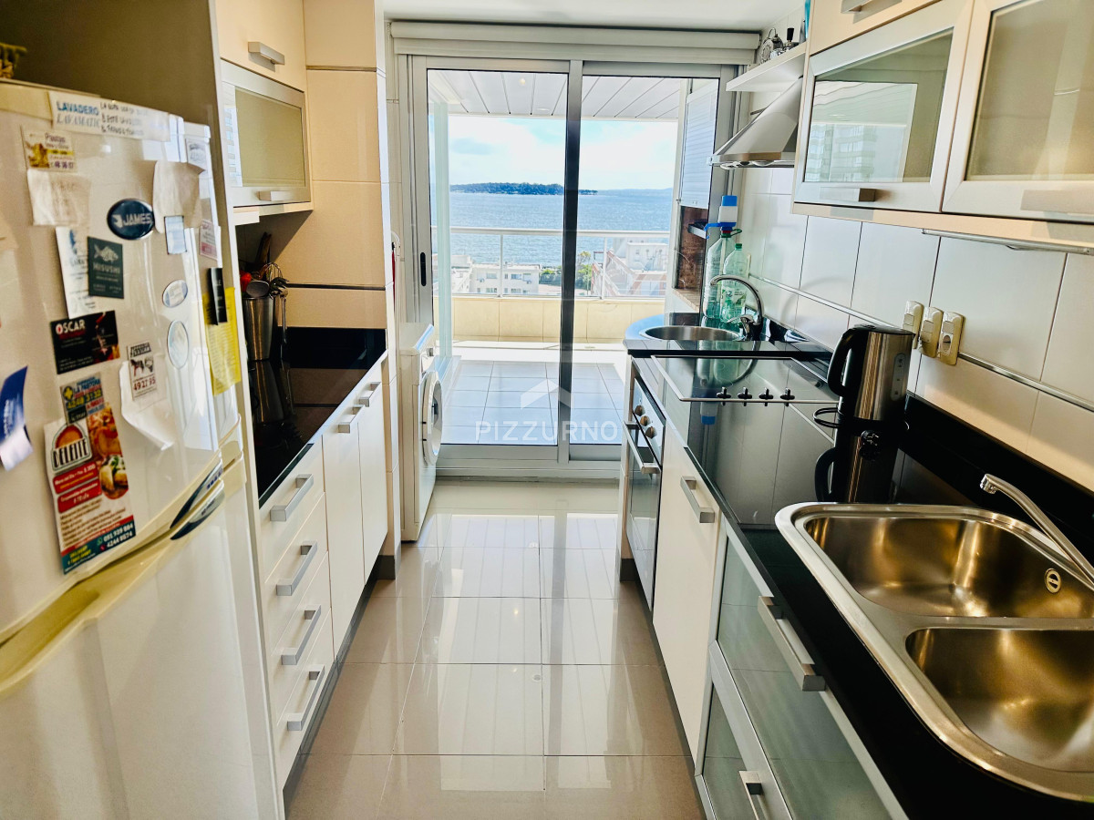 Apartamento Ref.103 - Departamento en playa mansa con parrillero propio