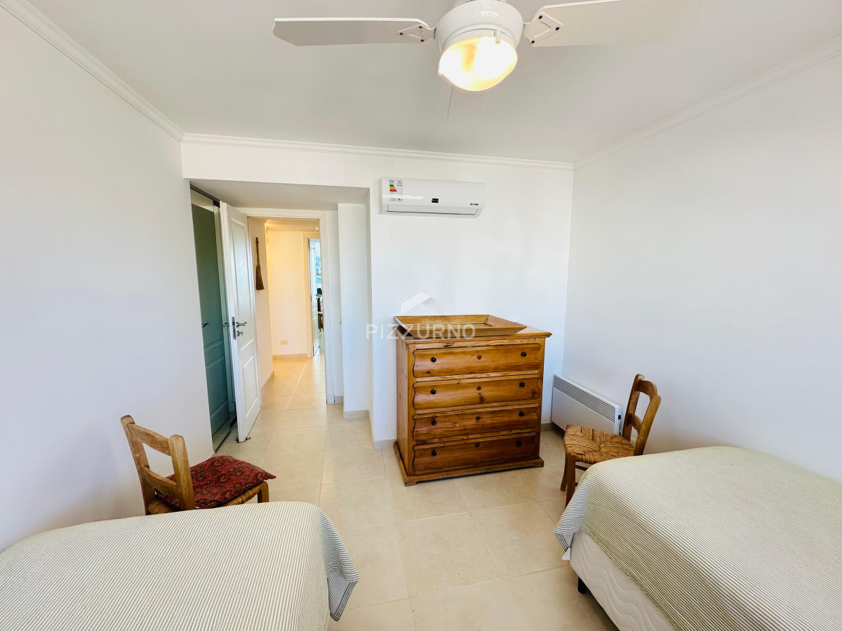 Apartamento Ref.103 - Departamento en playa mansa con parrillero propio